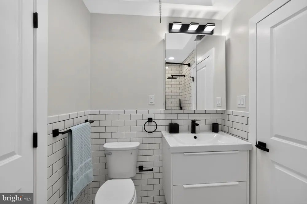 5633 FLORENCE AVENUE Philadelphia, PA 19143