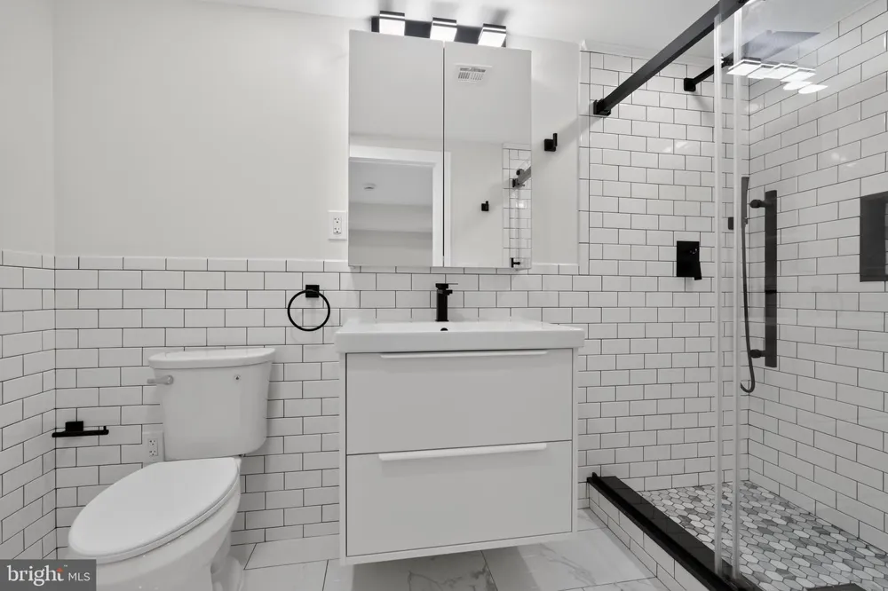 5633 FLORENCE AVENUE Philadelphia, PA 19143