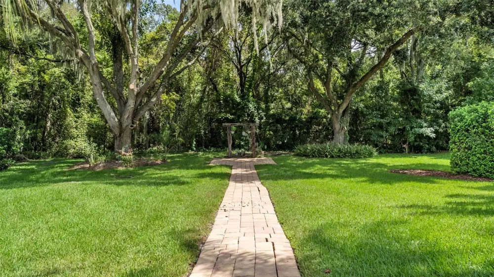 2943 OAK TREE LANE Lakeland, FL 33810