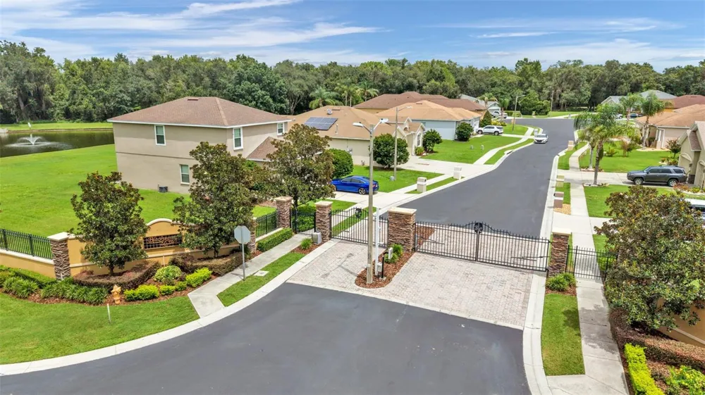 2943 OAK TREE LANE Lakeland, FL 33810