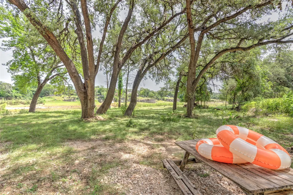 1424 Lakeshore Drive Bandera, TX 78003