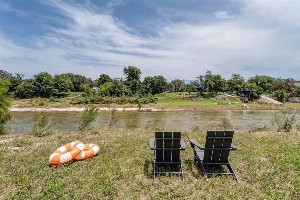 1424 Lakeshore Drive Bandera, TX 78003
