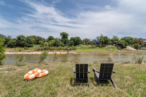 1424 Lakeshore Drive