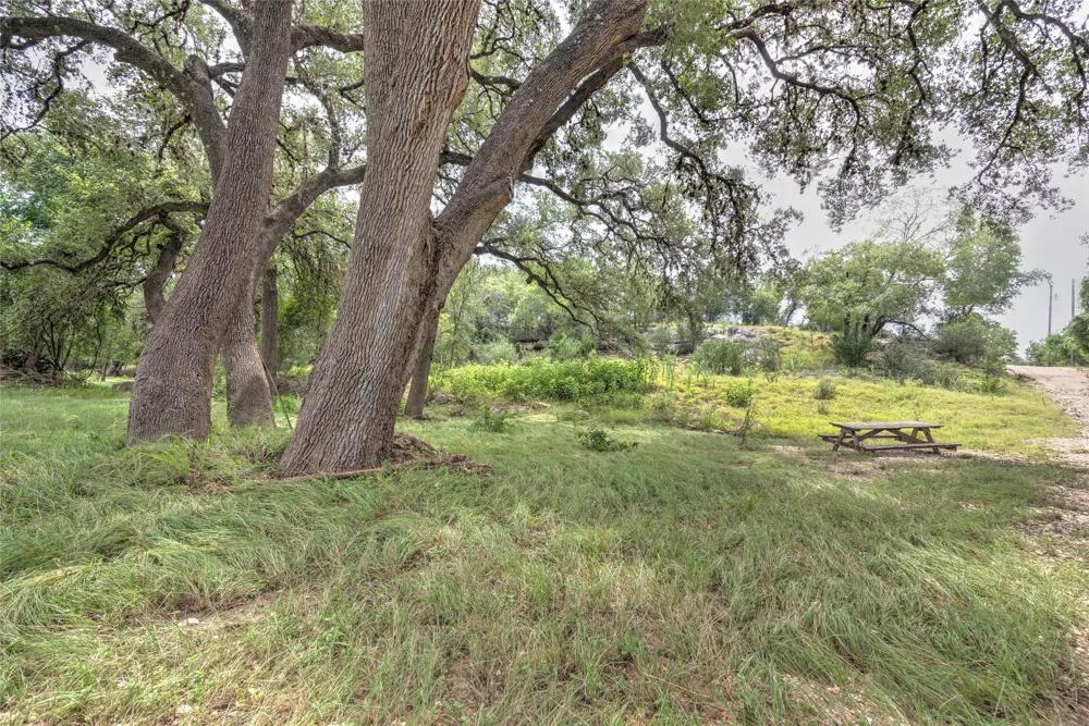 1424 Lakeshore Drive Bandera, TX 78003