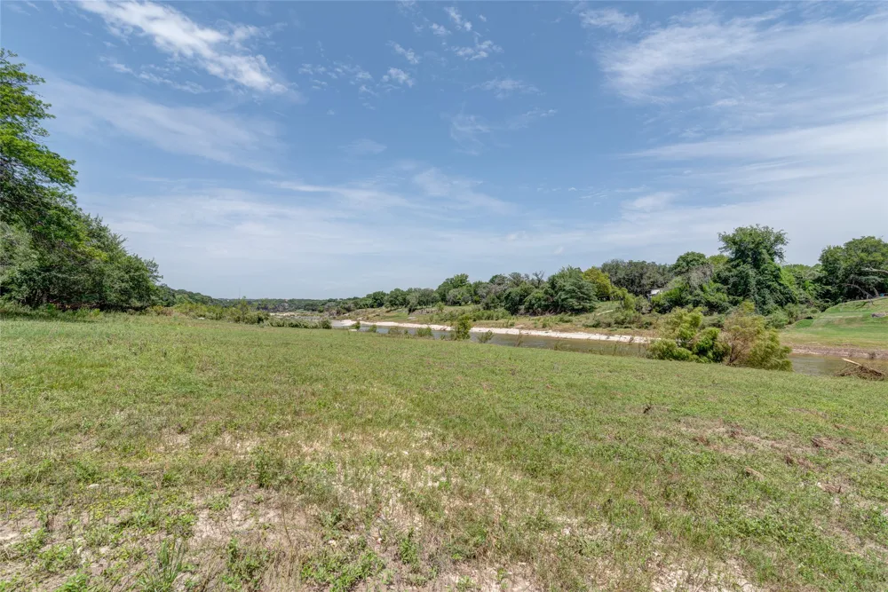 1424 Lakeshore Drive Bandera, TX 78003