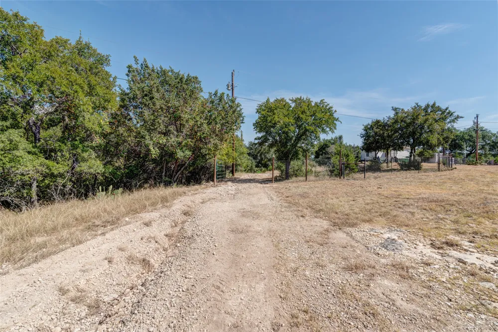 1424 Lakeshore Drive Bandera, TX 78003