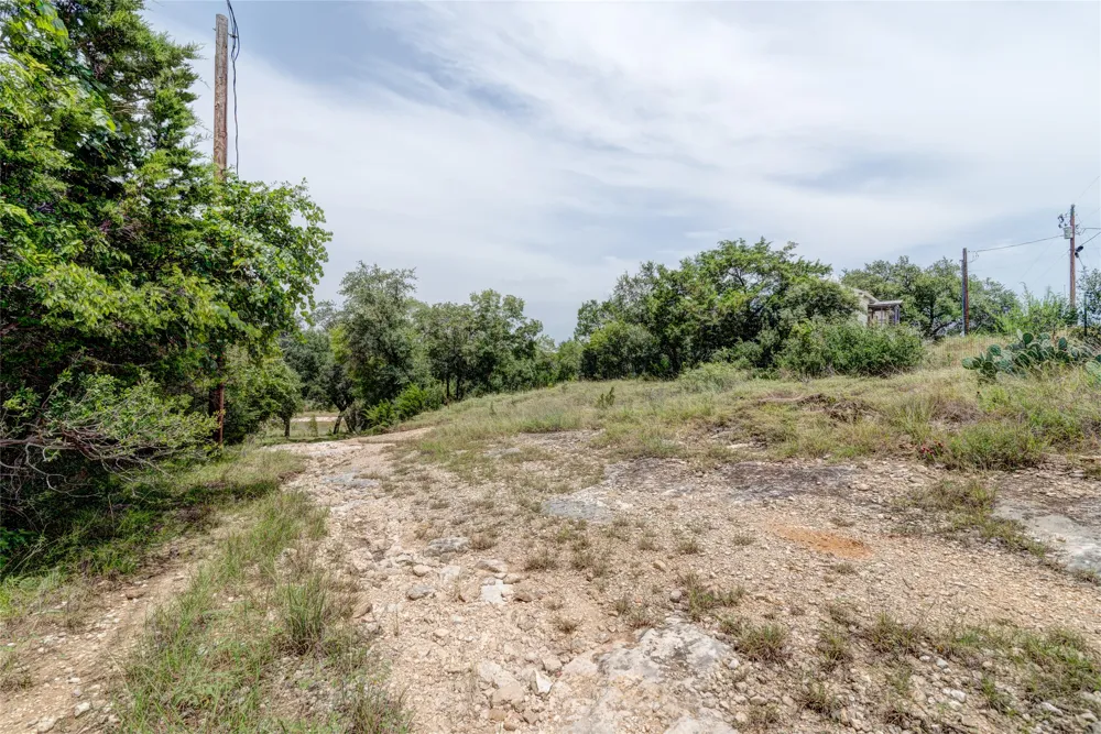 1424 Lakeshore Drive Bandera, TX 78003