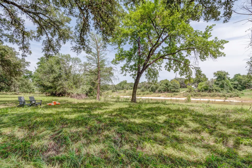 1424 Lakeshore Drive Bandera, TX 78003