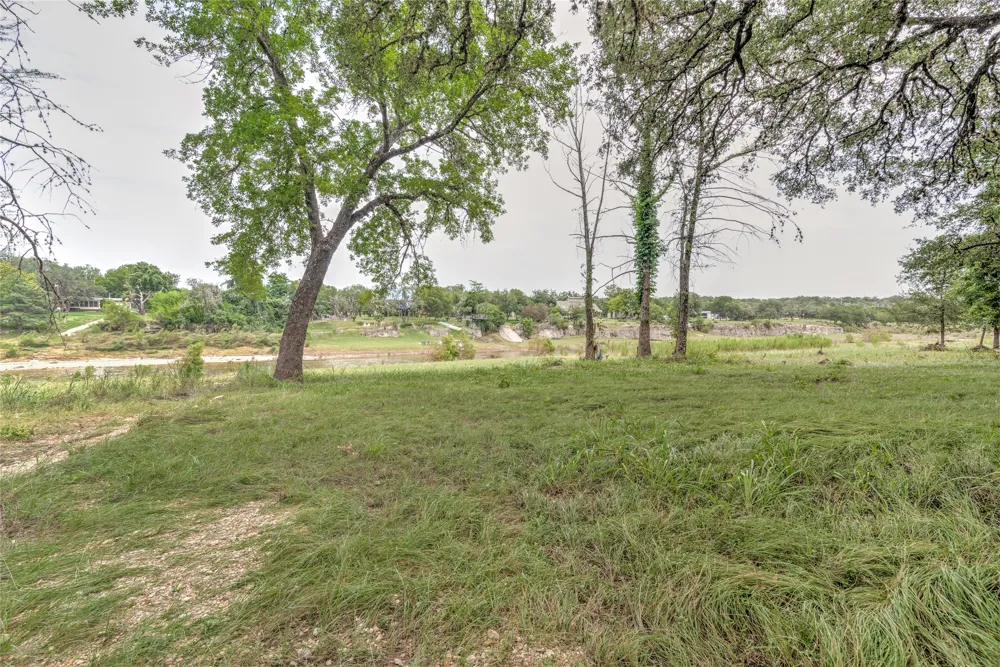 1424 Lakeshore Drive Bandera, TX 78003