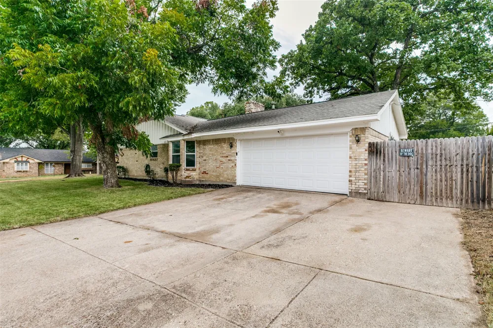 7449 Monterrey Drive Fort Worth, TX 76112