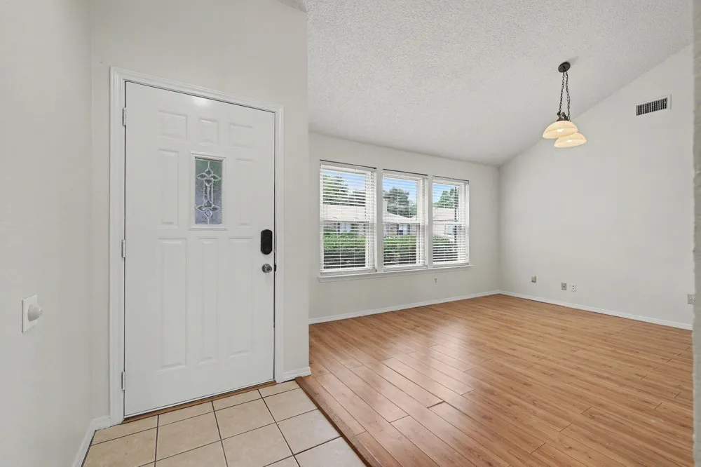2926 Hilltop Drive Euless, TX 76039