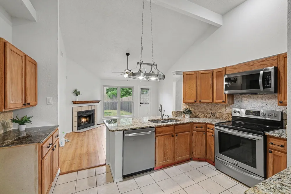 2926 Hilltop Drive Euless, TX 76039