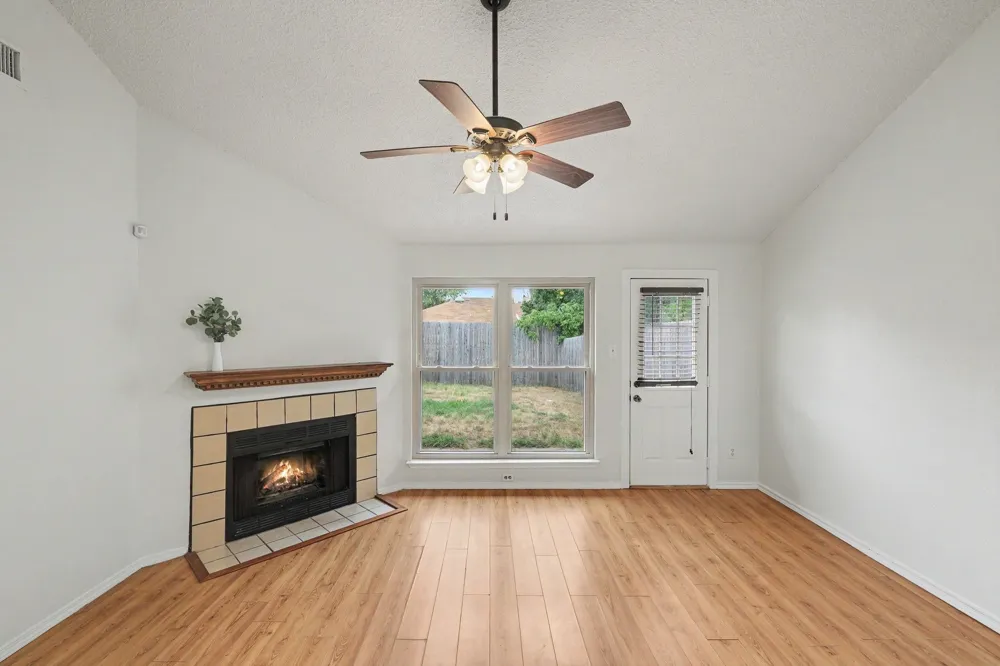 2926 Hilltop Drive Euless, TX 76039