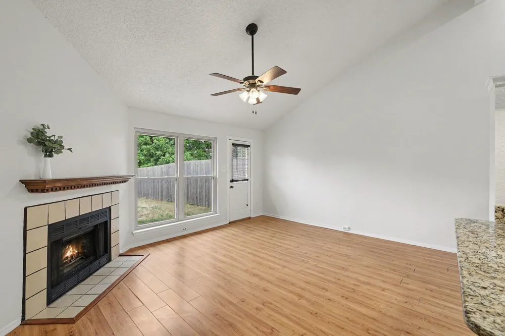 2926 Hilltop Drive Euless, TX 76039