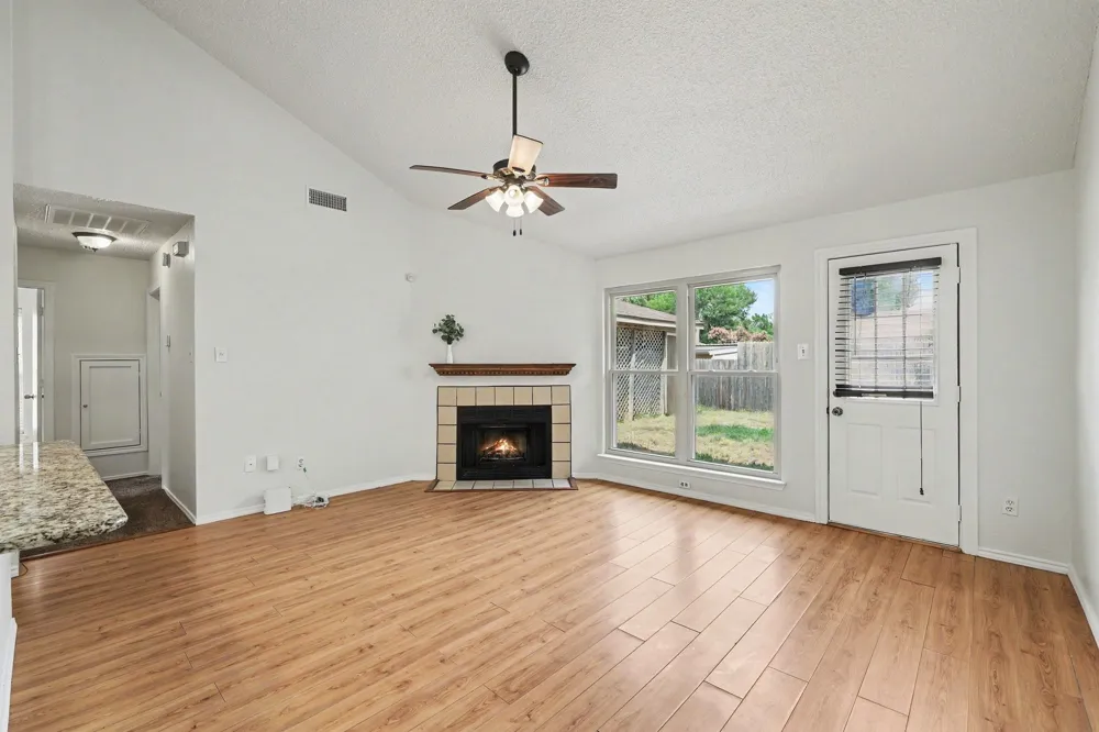 2926 Hilltop Drive Euless, TX 76039