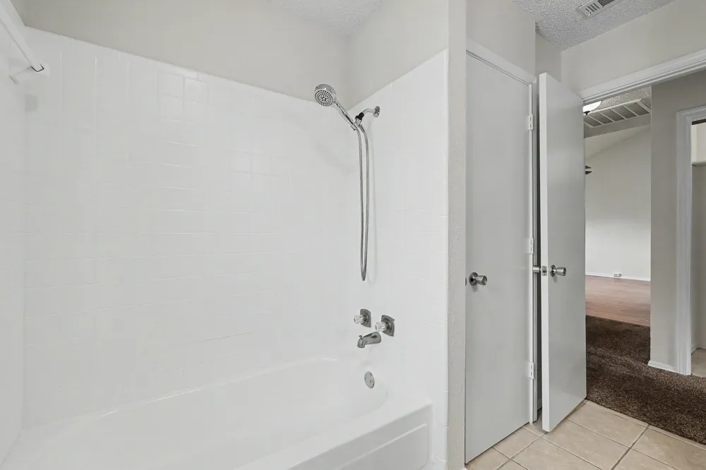 2926 Hilltop Drive Euless, TX 76039