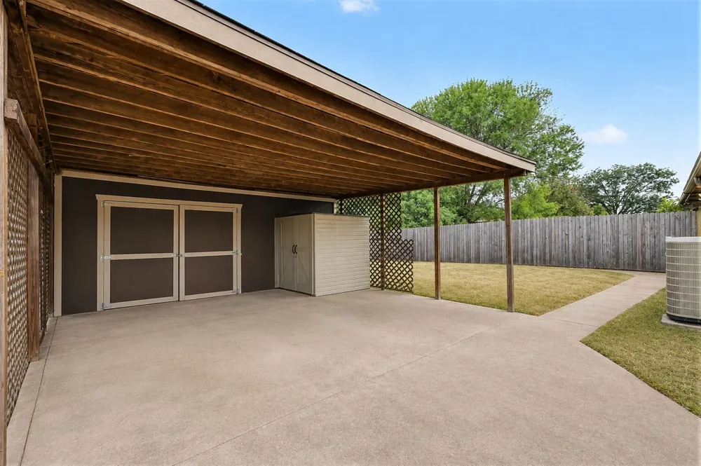 2926 Hilltop Drive Euless, TX 76039