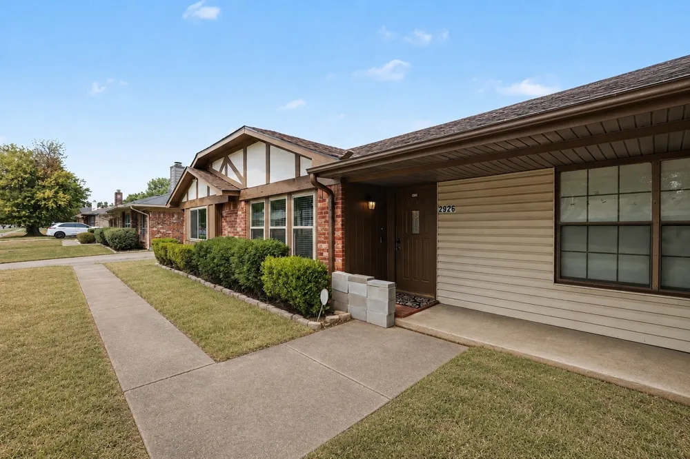 2926 Hilltop Drive Euless, TX 76039
