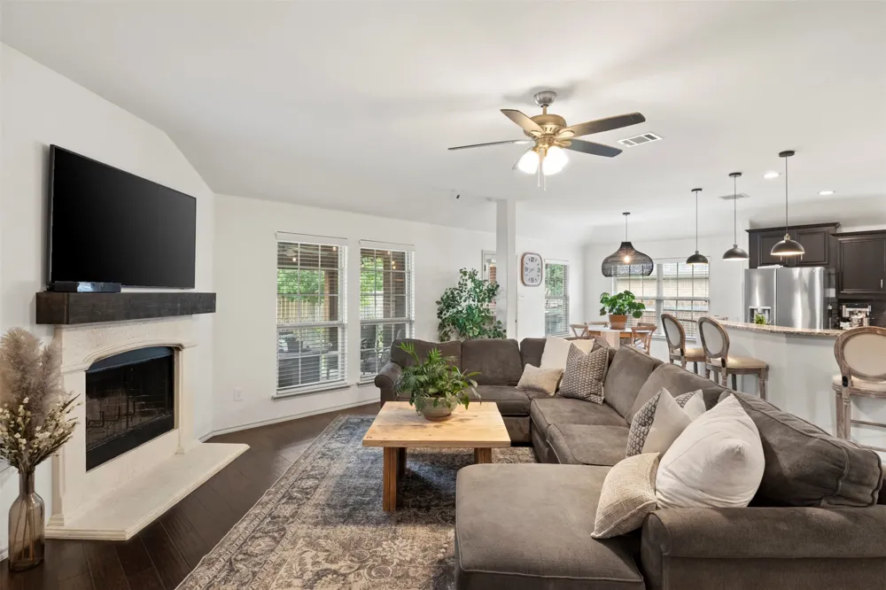 2189 Liriope Lane Waxahachie, TX 75165