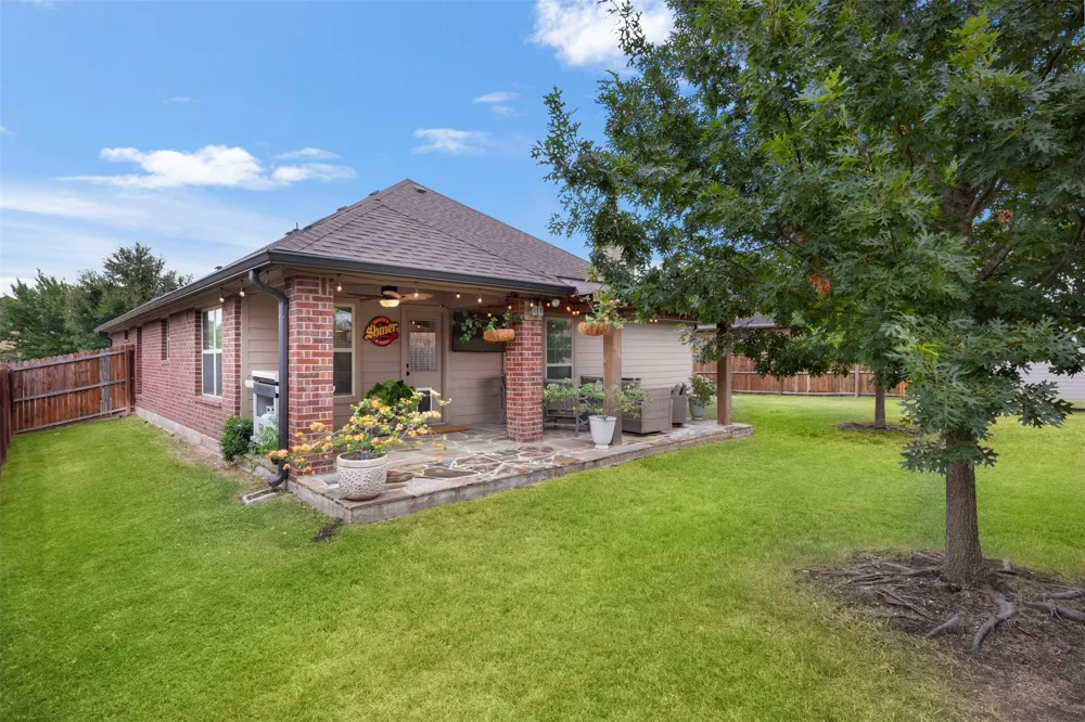 2189 Liriope Lane Waxahachie, TX 75165