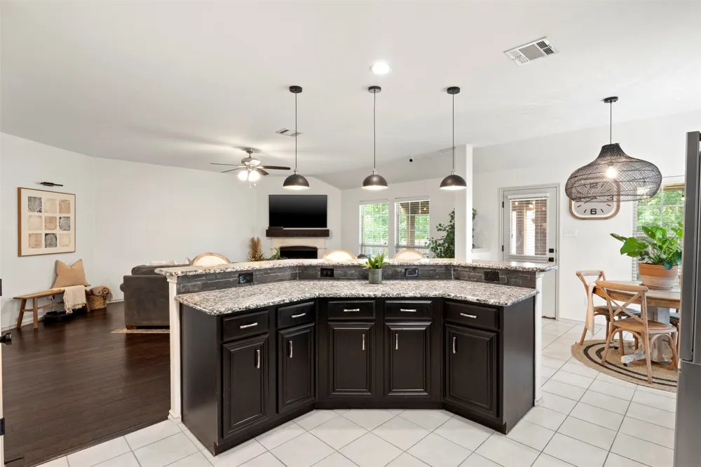 2189 Liriope Lane Waxahachie, TX 75165