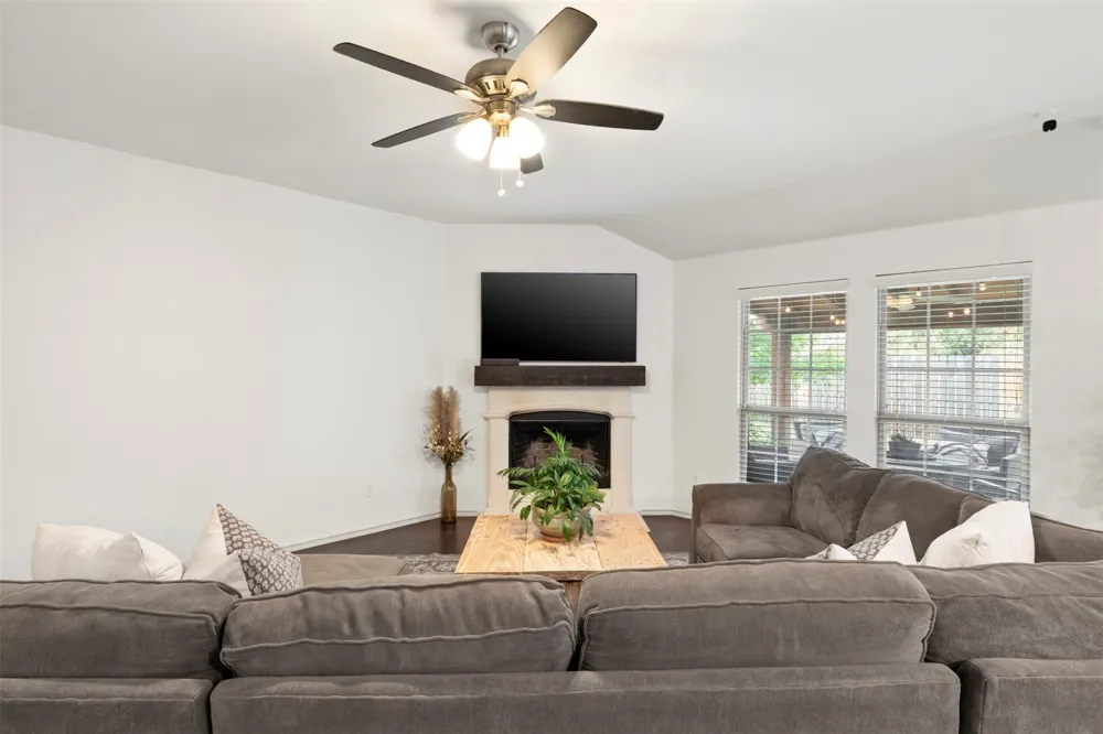 2189 Liriope Lane Waxahachie, TX 75165