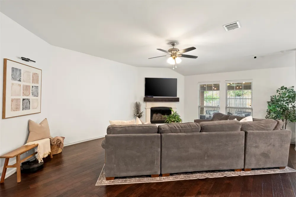 2189 Liriope Lane Waxahachie, TX 75165