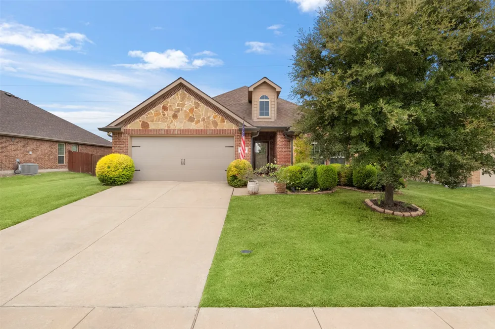 2189 Liriope Lane Waxahachie, TX 75165