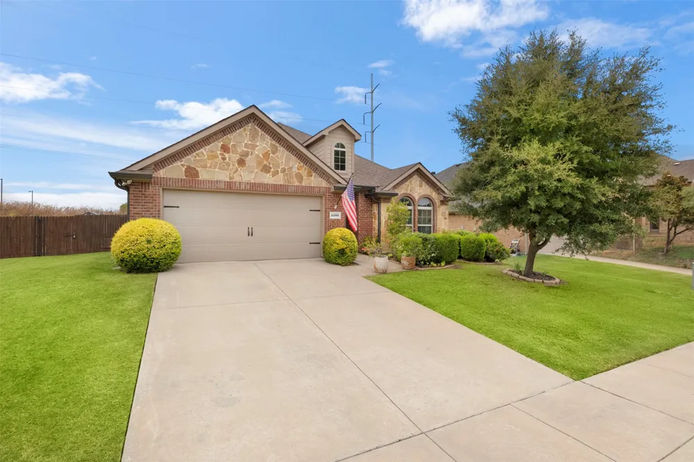 2189 Liriope Lane Waxahachie, TX 75165
