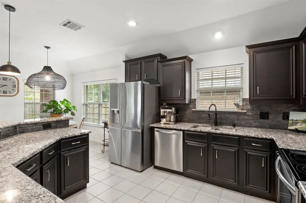 2189 Liriope Lane Waxahachie, TX 75165