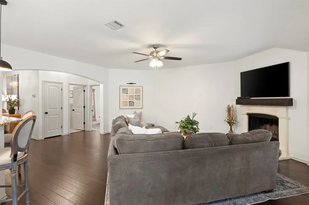 2189 Liriope Lane Waxahachie, TX 75165