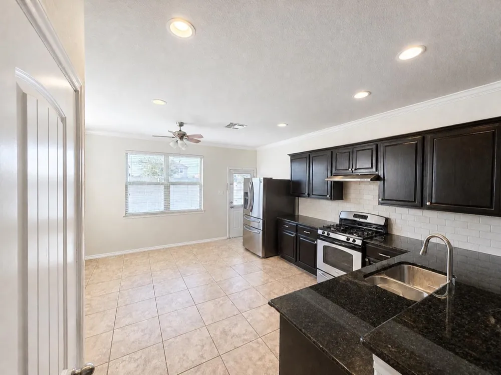 4319 Amaryllis Avenue Baytown, TX 77521