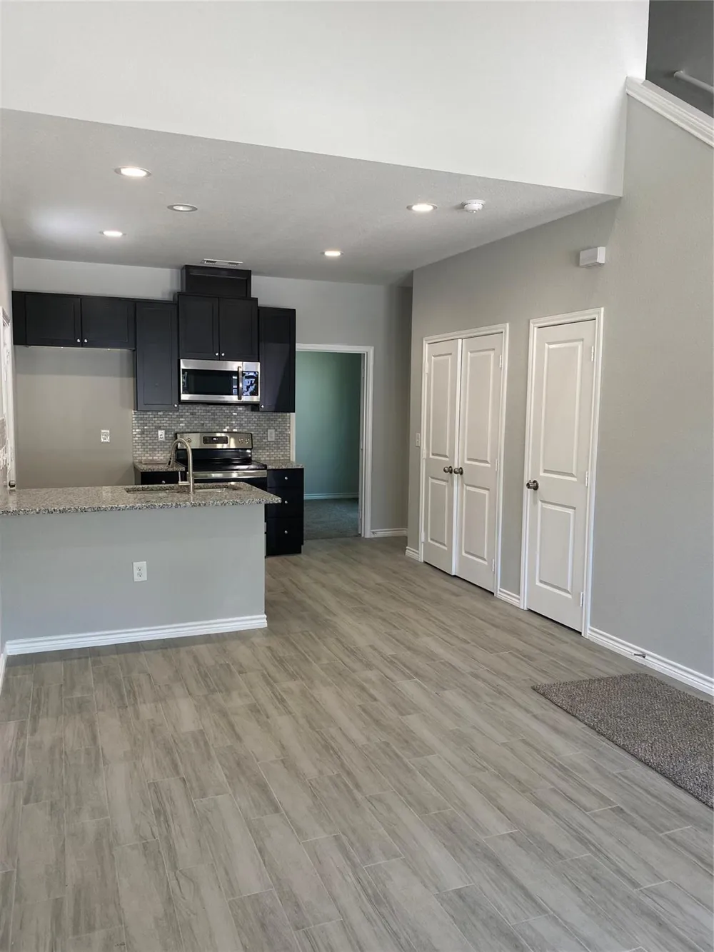 16871 W Ivanhoe Montgomery, TX 77316