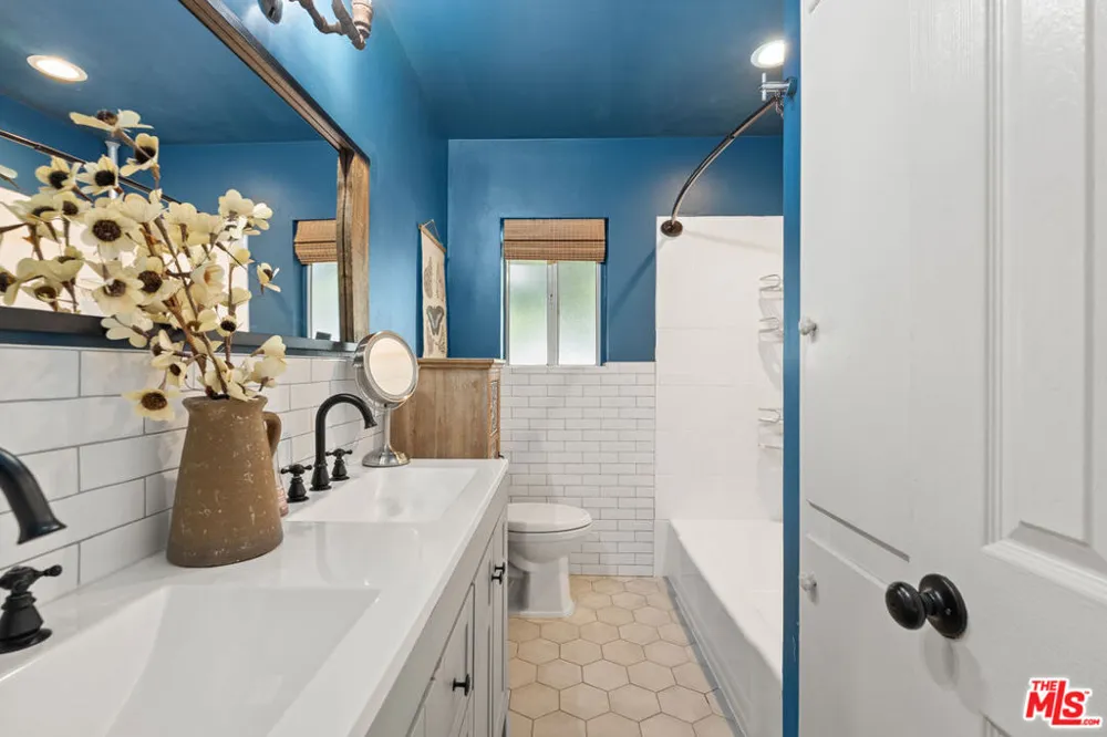 25202 Atwood Boulevard Santa Clarita, CA 91321