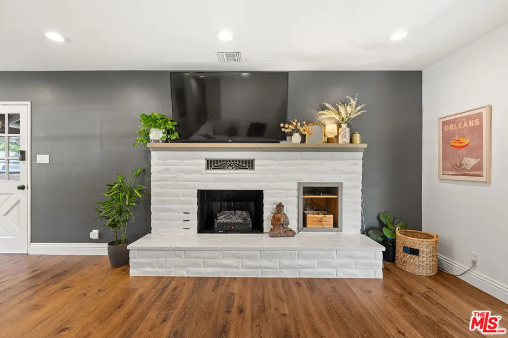 25202 Atwood Boulevard Santa Clarita, CA 91321