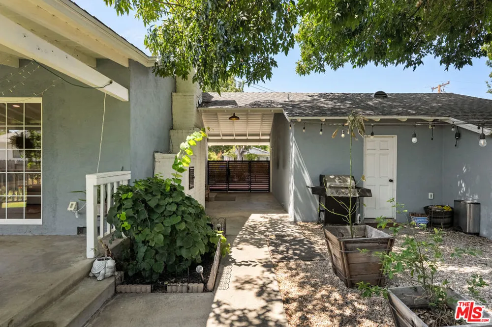 25202 Atwood Boulevard Santa Clarita, CA 91321