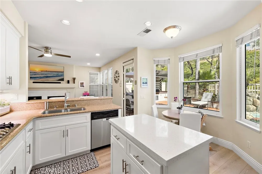 30 Sandbridge Aliso Viejo, CA 92656