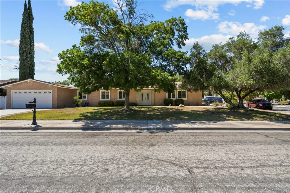 42827 Kilham Avenue Lancaster, CA 93534