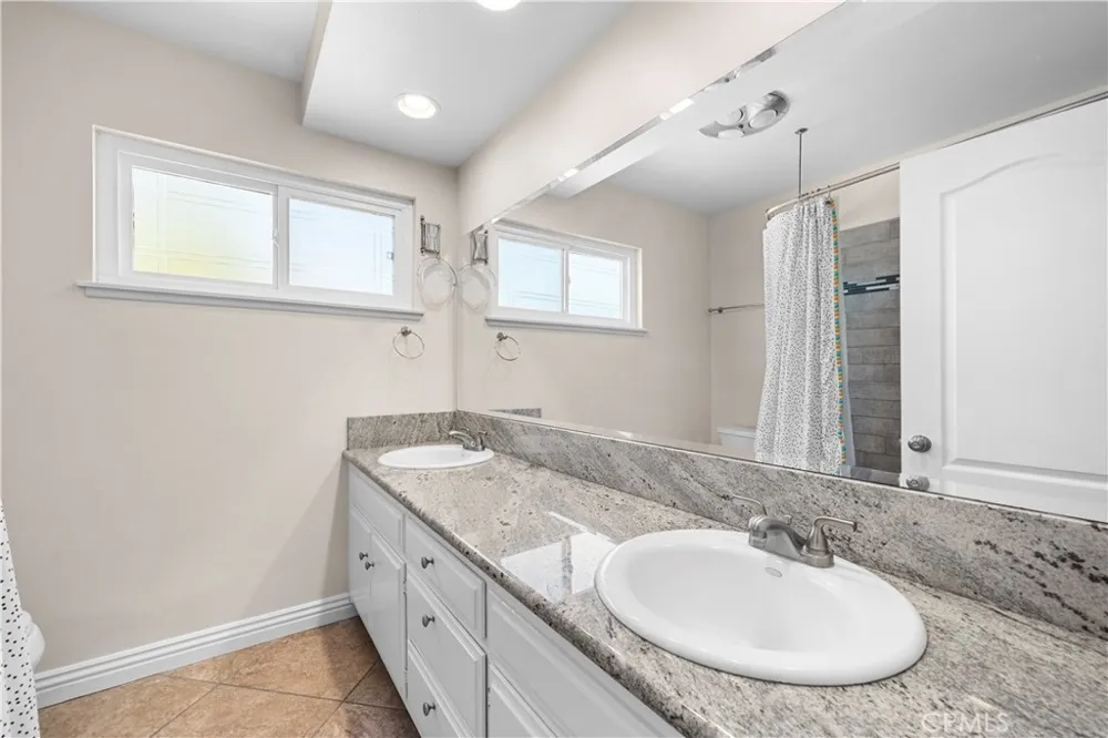 42827 Kilham Avenue Lancaster, CA 93534