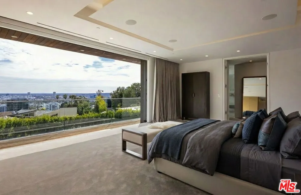 1401 Londonderry Place Los Angeles, CA 90069