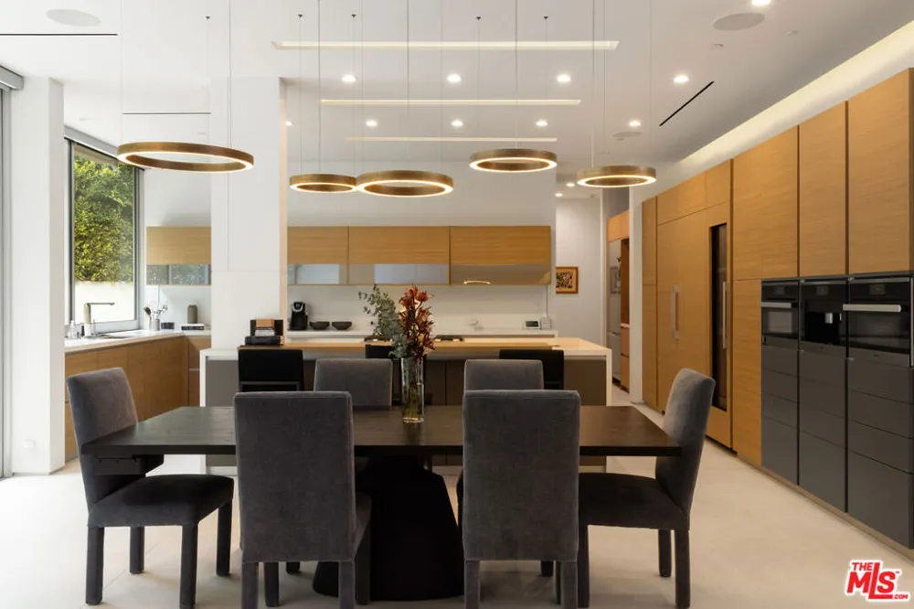1401 Londonderry Place Los Angeles, CA 90069