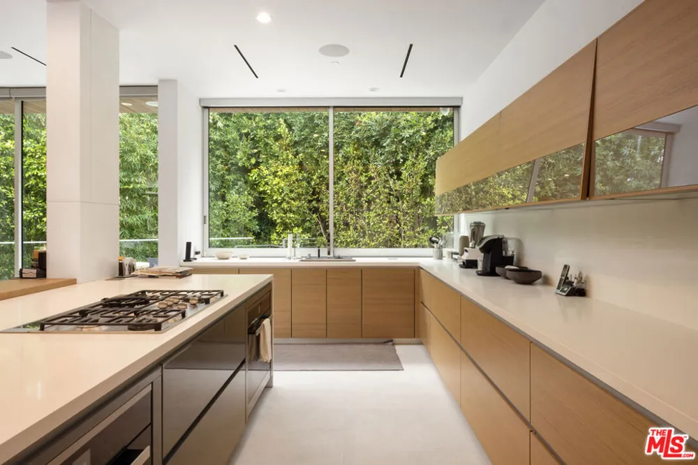 1401 Londonderry Place Los Angeles, CA 90069
