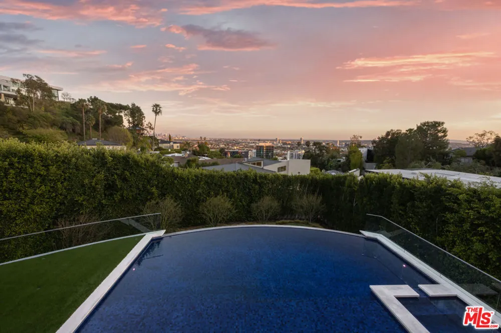 1401 Londonderry Place Los Angeles, CA 90069