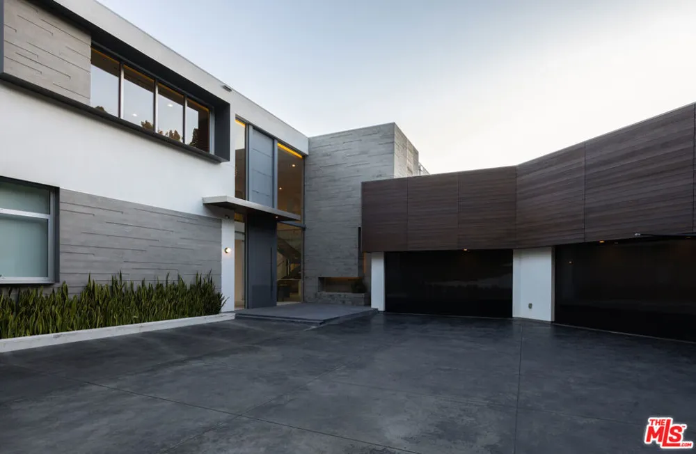 1401 Londonderry Place Los Angeles, CA 90069