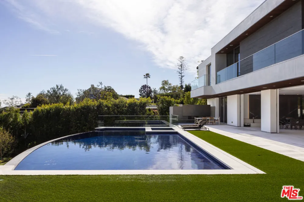 1401 Londonderry Place Los Angeles, CA 90069