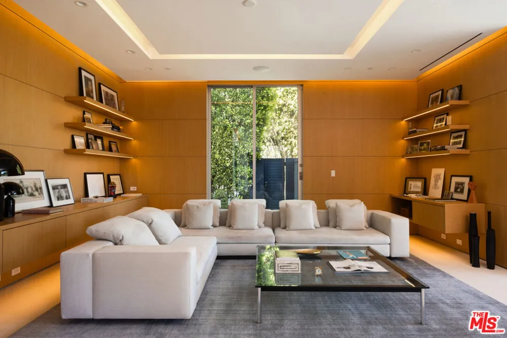 1401 Londonderry Place Los Angeles, CA 90069