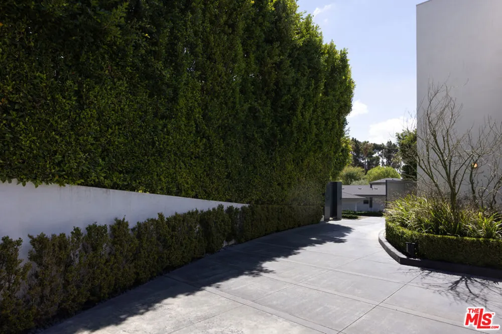 1401 Londonderry Place Los Angeles, CA 90069
