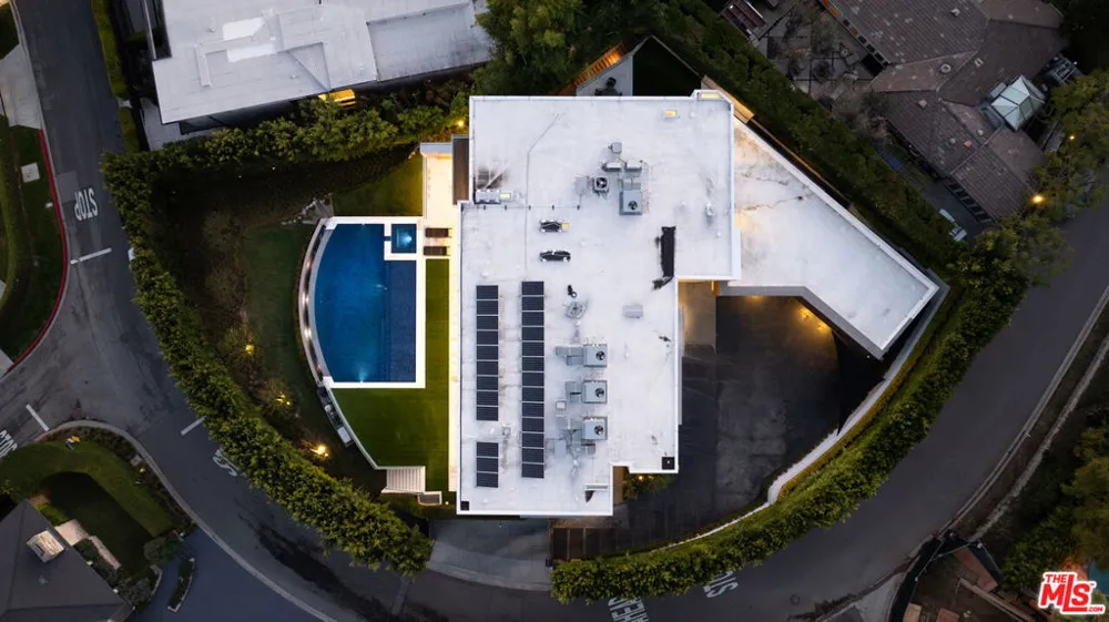 1401 Londonderry Place Los Angeles, CA 90069