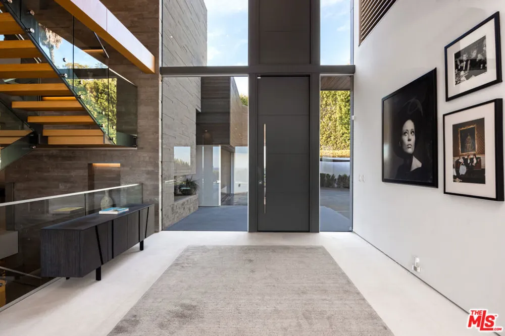 1401 Londonderry Place Los Angeles, CA 90069