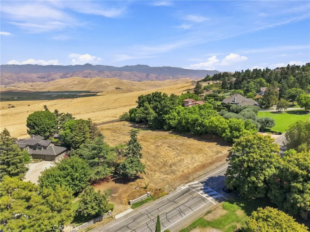 115-230-020-000 Exeter, CA 93221